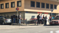 Lockdown: Ουρές έξω από τα σούπερ μάρκετ σε Αθήνα και Θεσσαλονίκη