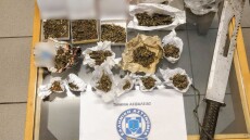 Κάτω Αχαΐα: Έκρυβε ποσότητες κάνναβης και ένα... ξίφος στο σπίτι και τον στάβλο του