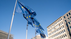 Το ποσό-ρεκόρ των 2,8 δισ. ευρώ έφθασε η χρηματοδότηση της ΕΤΕπ στην Ελλάδα το 2020