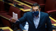 Το Πανεπιστήμιο Πειραιώς διαψεύδει τον Τσίπρα για τον Κωνσταντίνο Κατσαφάδο