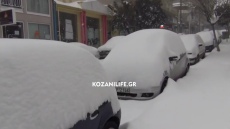 Κοζάνη: Χιονίζει ασταμάτητα - «Μάχη» για να μείνουν ανοιχτοί οι δρόμοι (βίντεο)