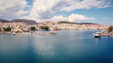 Στη Βουλή η τροπολογία για τη διατήρηση μειωμένου ΦΠΑ σε πέντε νησιά του Αιγαίου