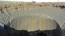 Σιβηρία: Οι επιστήμονες ξεκλειδώνουν το μυστήριο με τους τεράστιους κρατήρες