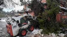 Κακοκαιρία «Μήδεια»: Επιχείρηση απεγκλωβισμού οικογένειας με άρρωστο παιδί στη Δροσιά