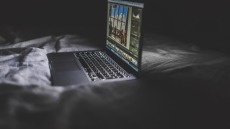 Κορωνοϊός - Lockdown: Ζωές «εγκλωβισμένες» στο διαδίκτυο εν μέσω της πανδημίας