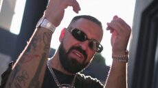 Ο ράπερ Υποχθόνιος απειλεί τον Νίκο Ρωμανό - «Να χαίρεστε τους φίλους σας κ. Τσίπρα» απαντά το στέλεχος της ΝΔ