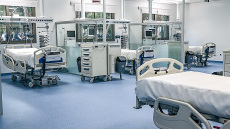 Σε πίεση το ΕΣΥ: Έκτακτη σύσκεψη για ΜΕΘ και νέες απλές κλίνες 