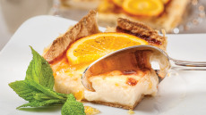 Σήμερα φτιάχνουμε γλυκό: Γαλατόπιτα µε μαρμελάδα πορτοκάλι