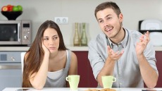 Γιατί ένα ζευγάρι δεν καταφέρνει να τελειώσει μαζί μια συζήτηση – Τι κρύβει ο ένας από τον άλλον