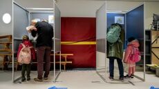 Εκλογές στην Ολλανδία εν μέσω πανδημίας – Έδιναν ξεχωριστά μολύβια λόγω κορωνοϊού