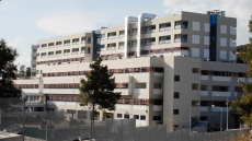 Μαλεσίνα: Ένας γάμος και ο συνωστισμός στα καφενεία έφεραν 10 νεκρούς σε 18 ημέρες