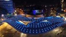 Στα χρώματα της γαλανόλευκης σημαίας ιστορικά κτίρια της Κύπρου