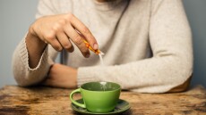 Το δημοφιλές γλυκαντικό που αναστατώνει την ισορροπία και λειτουργία του εντέρου