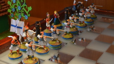 Κολοκοτρώνης και  Μπουμπουλίνα σε μια… χούφτα: Ήρωες 21 δίνουν «μάχες» στη σκακιέρα ενός συλλέκτη  