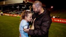 Σπαρακτική ιστορία αγάπης: Το τελευταίο γκολ, ο καρκινοπαθής σύντροφος και η πρόταση γάμου 