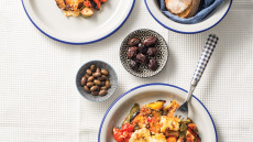 Η συνταγή της ημέρας: Μπριάμ φούρνου με γιαούρτι & κεφαλογραβιέρα