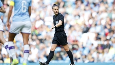 Ρεμπέκα Γουέλτς: Γράφει ιστορία στο αγγλικό ποδόσφαιρο ως διαιτητής!