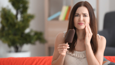 Σας «πεθαίνουν» τα δόντια σας όταν τρώτε παγωτό; Αυτός είναι ο ένοχος