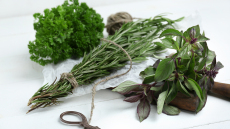 Πώς διατηρούνται φρέσκα τα μυρωδικά;