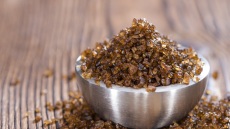  Καπνιστό αλάτι: σε ποια φαγητά ταιριάζει