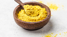 Τι είναι η διατροφική μαγιά και πώς να την προσθέσεις σε νηστίσιμες συνταγές