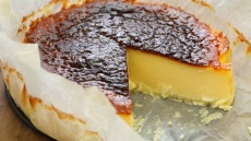 Το τέλειο ισπανικό τσιζκέικ που σπάει όλους τους κανόνες