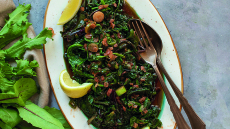 Xόρτα τσιγαριαστά με πράσα