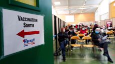 Κορωνοϊός: Η Γαλλία πέτυχε τον στόχο των 10 εκατομμυρίων δόσεων εμβολίου