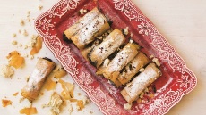 Μπουρεκάκια με μαρμελάδα πορτοκάλι, σοκολάτα και χαλβά του μπακάλη