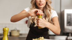 Το μπαχαρικό με την αντιφλεγμονώδη δράση που βοηθάει στη διατήρηση του βάρους