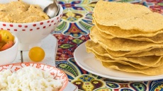 Νηστίσιμα τοστάδας, τηγανητές τορτίγιες με πικάντικη κολοκύθα