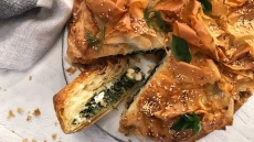 Αρωματική σπανακόπιτα με τραγανό φύλλο