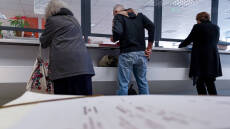 Αλλάζουν και πάλι το μισθολόγιο στο Δημόσιο – Μπόνους για «καλούς», στασιμότητα για ανεπαρκείς – Ποιους αφορά