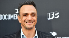 Χανκ Αζάρια: Ζητά συγγνώμη από το λαό της Ινδίας που δάνειζε τη φωνή του στον Apu των Simpsons