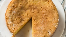 Κέικ με ελαιόλαδο και Campari, να το πιεις στο ποτήρι!