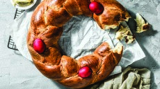 Πασχαλινό τσουρέκι: 1 ιστορία, 3 τέλειες συνταγές!