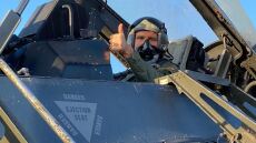 ΗΝΙΟΧΟΣ 21: «Ιπτάμενος» ο Τζέφρι Πάιατ - Ο Αμερικανός πρέσβης πέταξε με F-16 της Πολεμικής Αεροπορίας των ΗΠΑ