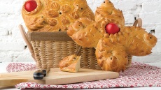 Αρωματικά λαμπρόψωμα με μαστίχα και βούτυρο