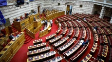 Ακαταδίωκτο: Ο ΣΥΡΙΖΑ στοχοποιεί τους λοιμωξιολόγους - Πρέπει να μην κινδυνεύουν από τους ψεκασμένους, λέει η κυβέρνηση