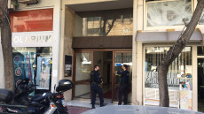 Θρίλερ στα Πατήσια: Τα στοιχεία που ερευνούν οι Αρχές για τον φόνο του 74χρονου που βρέθηκε δεμένος στο διαμέρισμά του