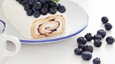 Κορμός με κρέμα ζαχαροπλαστικής και επικάλυψη Garni