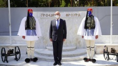 Δένδιας στην Προεδρική Φρουρά: Τι με εμπόδισε να γίνω εύζωνας