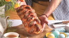 Το πιο τρυφερό τσουρέκι βήμα-βήμα