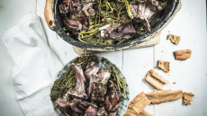 Ψήνουμε μαστέλο Σίφνου με κατσικάκι γρήγορα και εύκολα