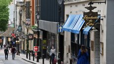 Κορωνοϊός - Βρετανία: Δεν προχωρά το σχέδιο για είσοδο σε κλαμπ και events με «διαβατήριο εμβολιασμού»