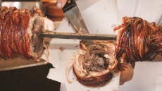 Πώς τυλίγουμε το κοκορέτσι (βήμα-βήμα)