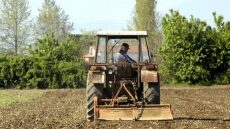 Χρέη αγροτών: Πώς θα γίνει ο συμψηφισμός - Την Τρίτη στη Βουλή η ρύθμιση