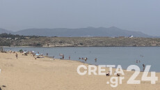 Κρήτη: Πάσχα στις παραλίες για τους κατοίκους του Ηρακλείου - Δείτε φωτογραφίες