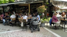 Λάρισα: Δεν πρόλαβαν να... ανοίξουν και γέμισαν οι καφετέριες  - Δείτε φωτογραφίες