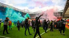 Μάντσεστερ Γιουνάιτεντ: Οι οπαδοί ζητούν απάντηση από τους Γκλέιζερς κι απειλούν με νέες διαμαρτυρίες